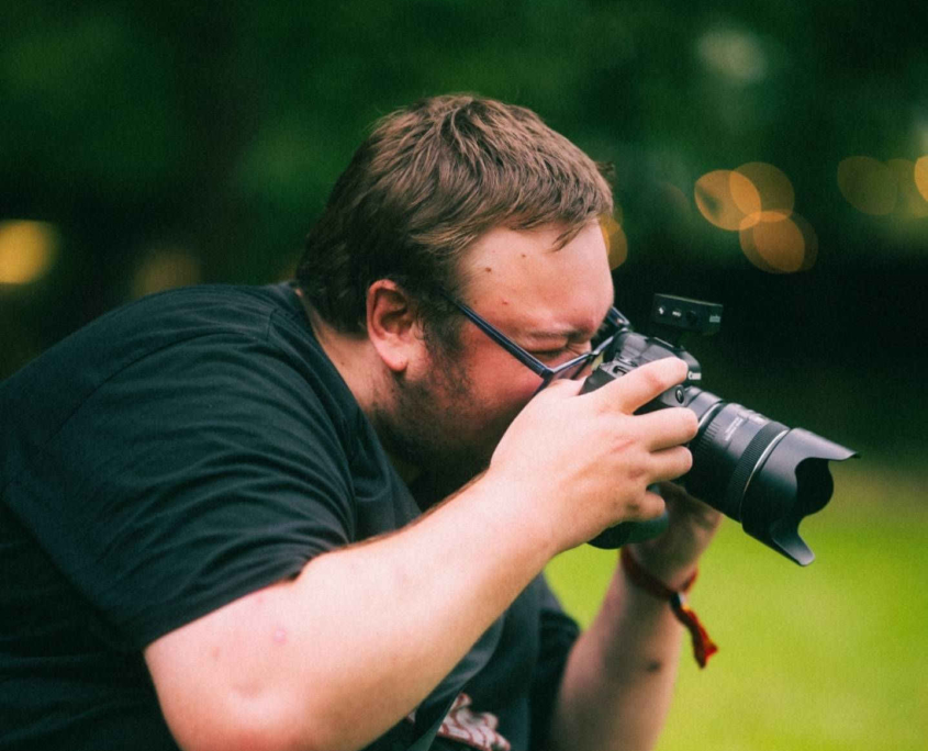 A man, Photosegi, holding a camera