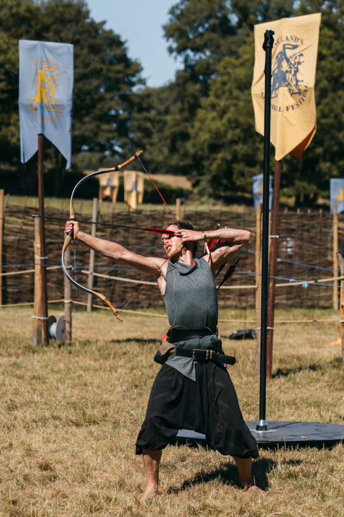 Image of Blumineck standing on the ground, preparing to fire an arrow